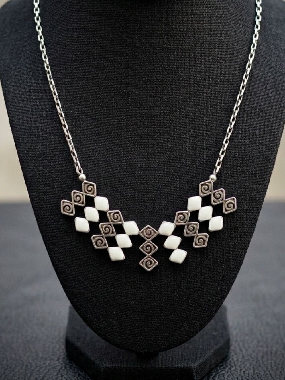 Brighton LANAI $78 White Enamel & Silver Collar Necklace 0925